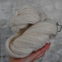 Sysleriget Alpaca Blow | Undyed White