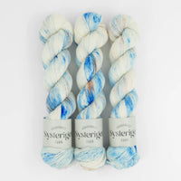 Sysleriget hand dyed yarn in single ply merino wool in the color Baby Blue.