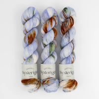 Sysleriget hand dyed yarn in single ply merino wool in the color Mrs. Potts.