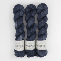 Sysleriget hand dyed yarn in single ply merino wool in the color Storm Blue.