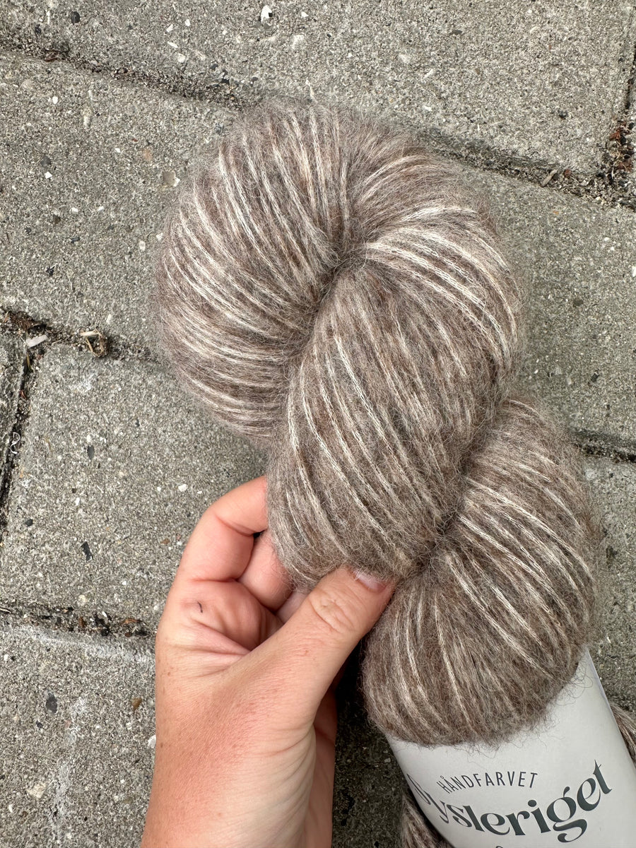 Sysleriget Alpaca Blow | Undyed Brown
