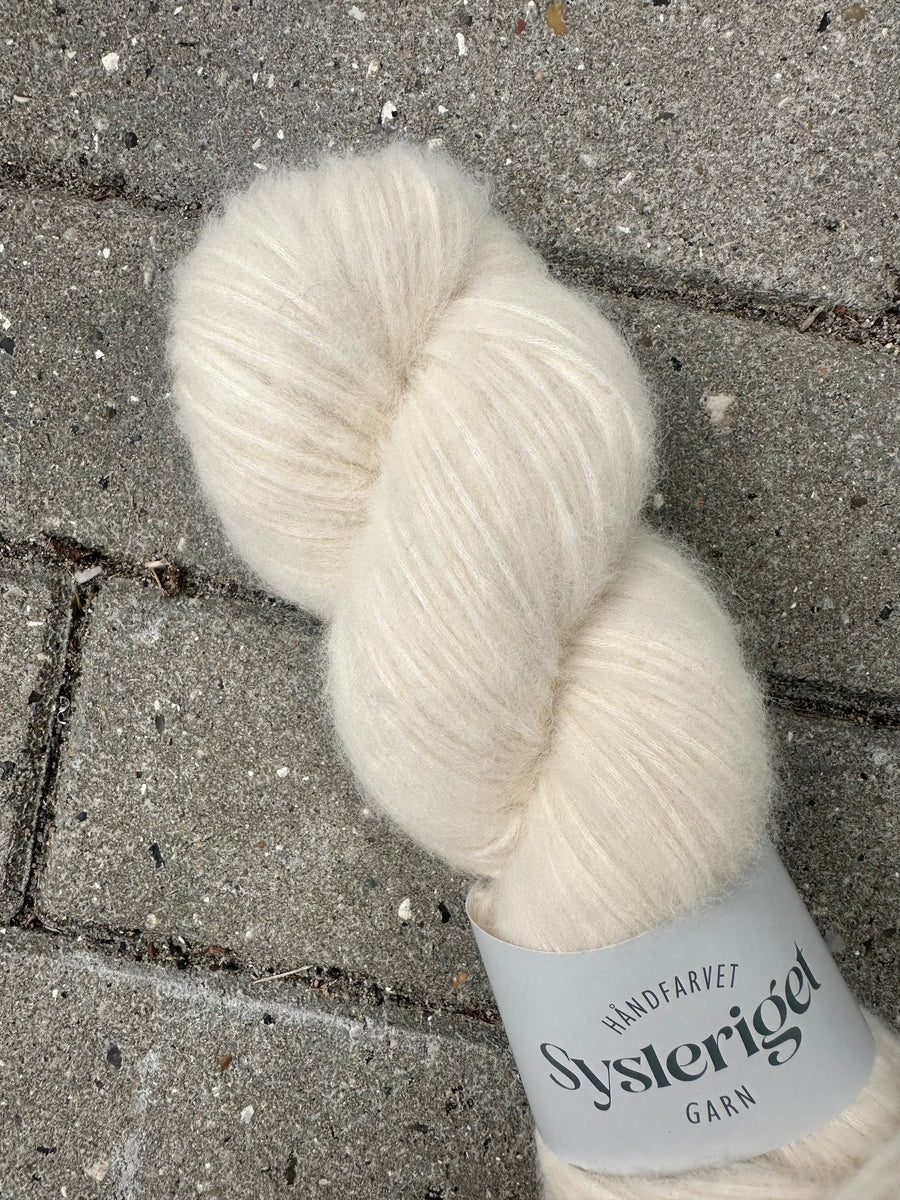 Sysleriget Alpaca Blow | Undyed White