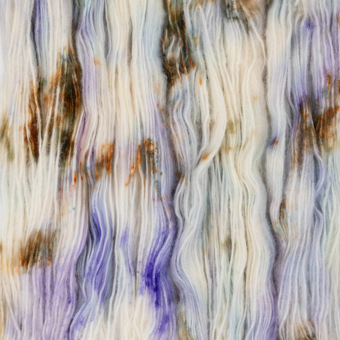 Sysleriget Alpaca Blow håndfarvet garn i farven Dream Sky.