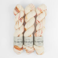 Sysleriget hand dyed yarn in single ply merino wool in the color Dreamy Drizzle.