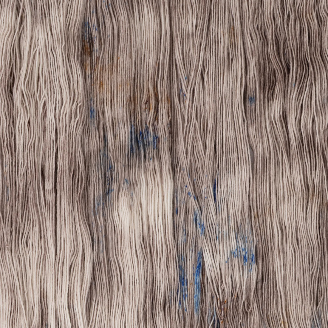 Sysleriget hand dyed yarn in single ply merino wool in the color Galaxy.