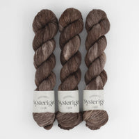 Sysleriget hand dyed yarn in single ply merino wool in the color Gateau Marcel.