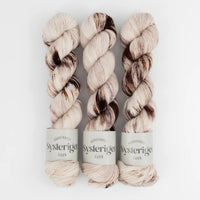 Sysleriget hand dyed yarn in single ply merino wool in the color Tiramisu.