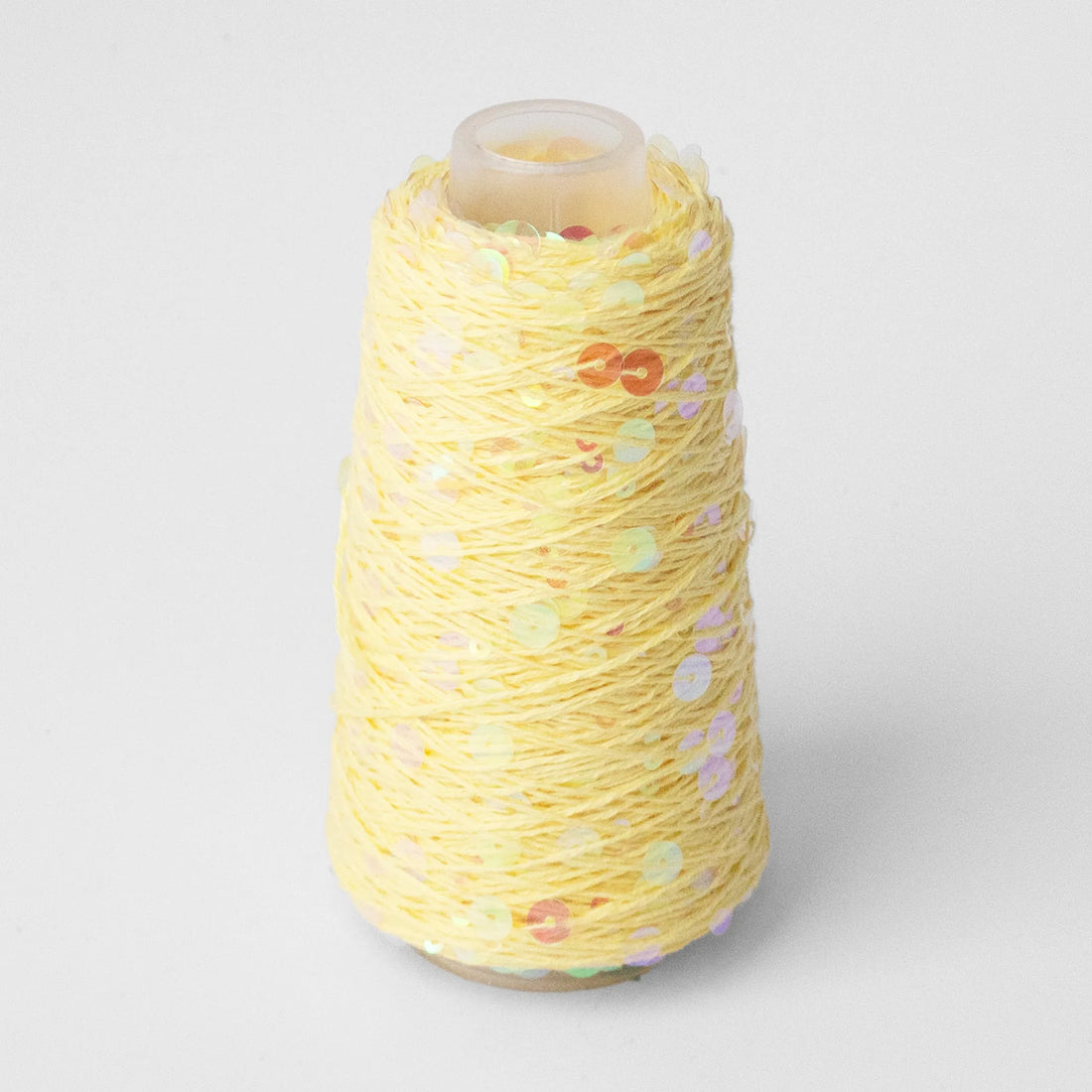 Sysleriget Sequins yarn on cotton base in the color 130 Lys Gul.